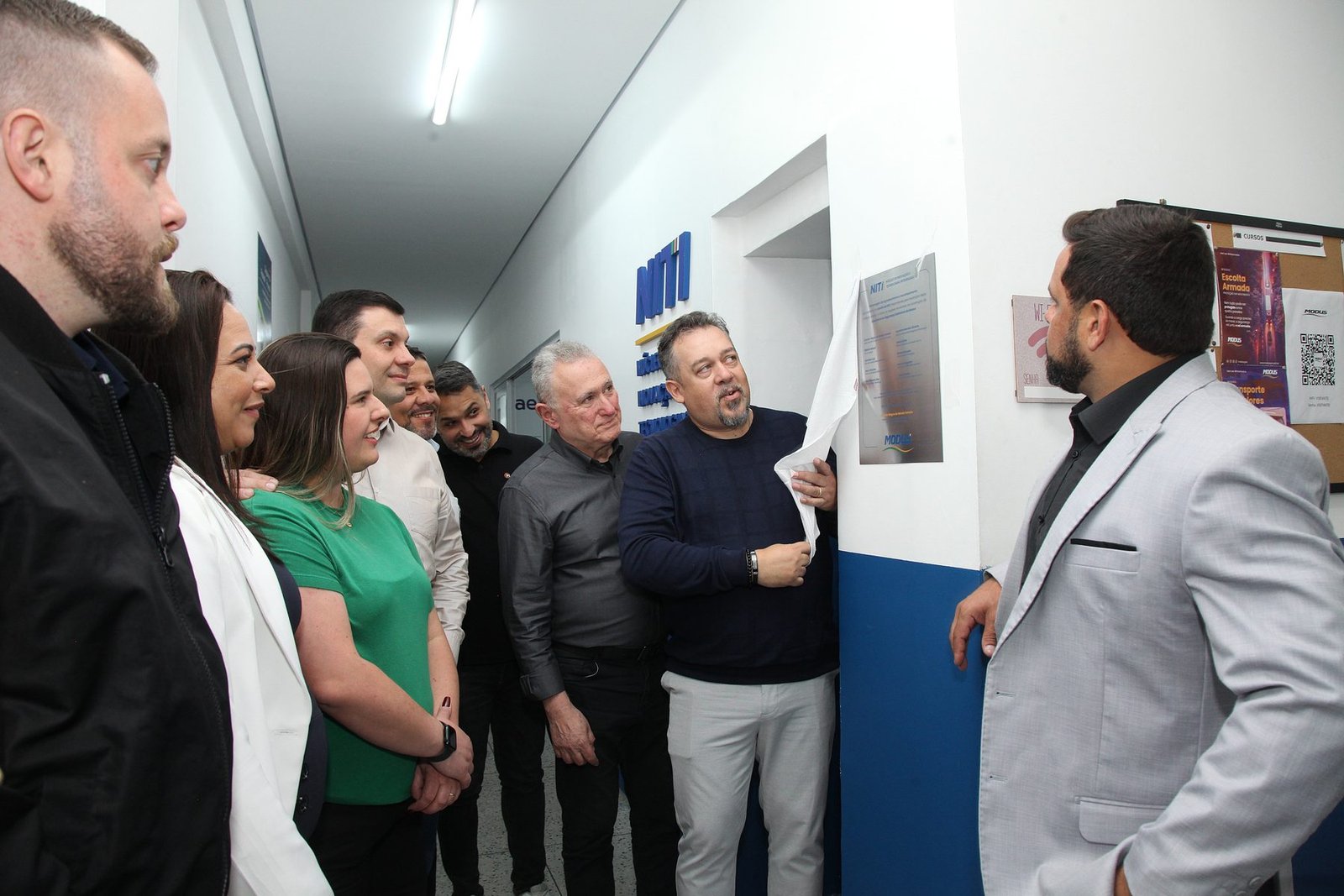 Descerramento da placa de inauguração